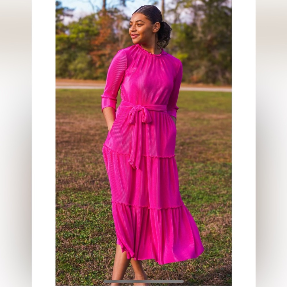 The Pleated Isabel Dress in hot pink 🩷